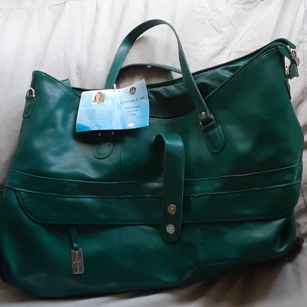 Wheeled leather duffle